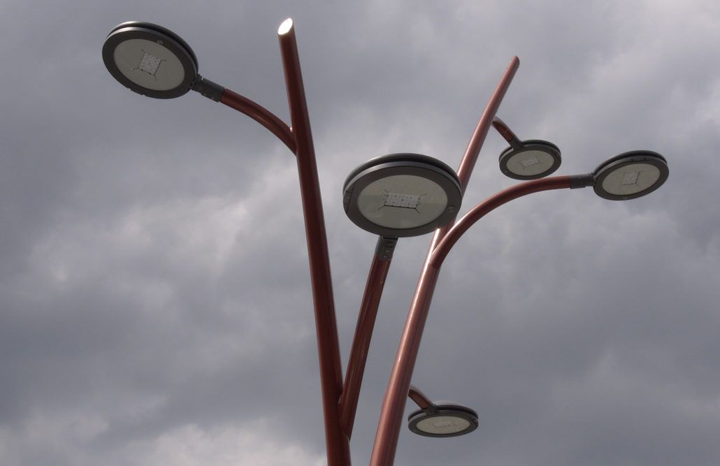 Korenmarkt Bergen op Zoom centrale lichtmast overdag